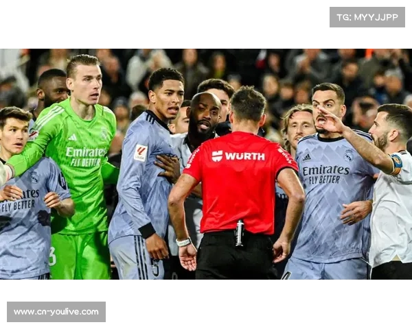 多特蒙德vs弗赖堡半场战平，贝林厄姆染红离场引爆中场冲突